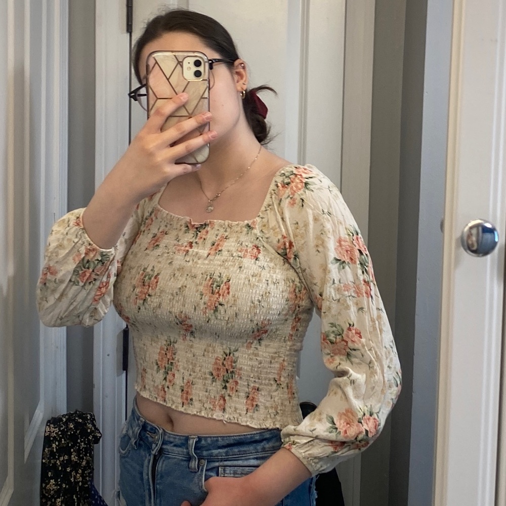 Puff sleeved top